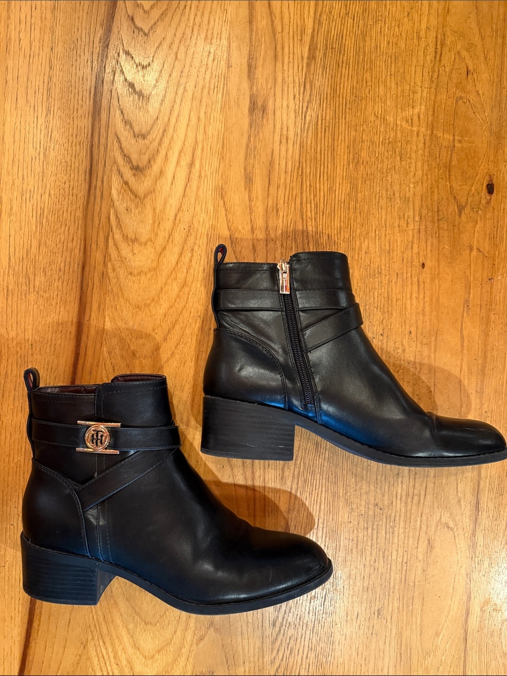Tommy Hilfiger Black Leather Ankle Booties with Gold Logo Accent Size 8.5 New